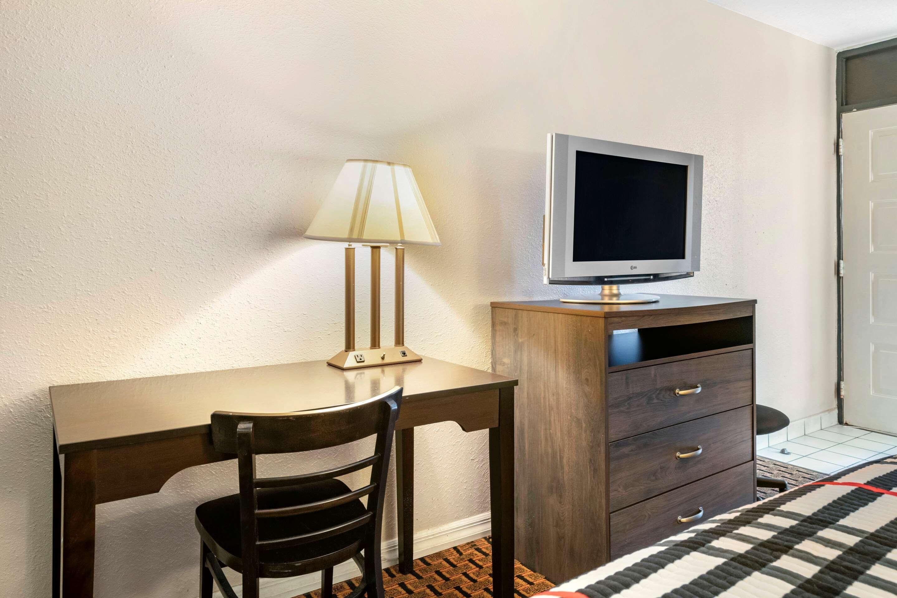 Rodeway Inn Ню Порт Ричи Екстериор снимка