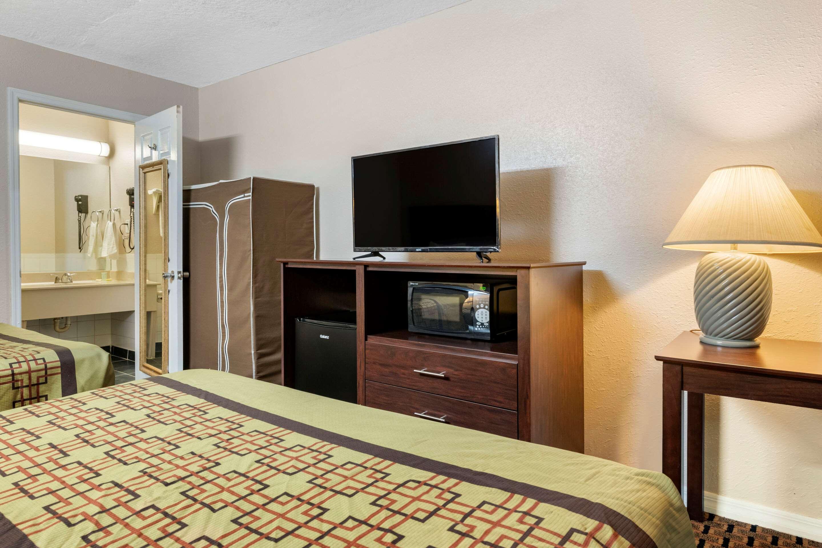 Rodeway Inn Ню Порт Ричи Екстериор снимка