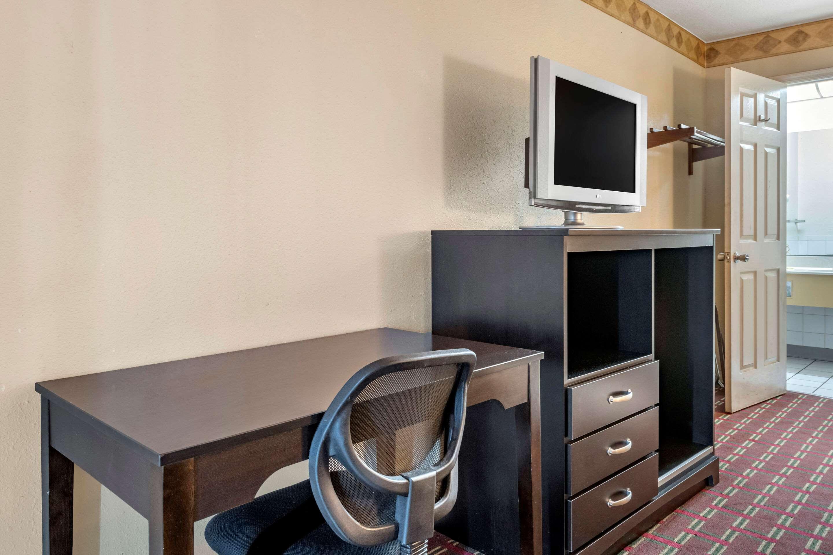 Rodeway Inn Ню Порт Ричи Екстериор снимка