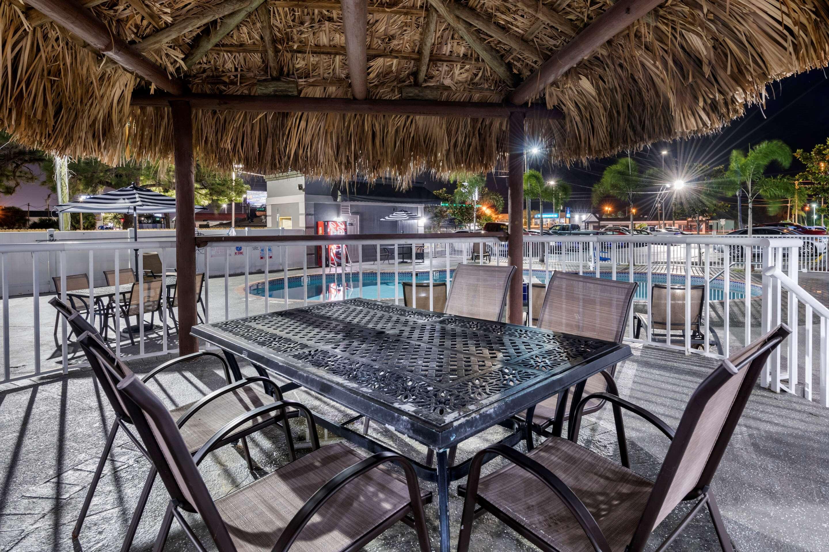 Rodeway Inn Ню Порт Ричи Екстериор снимка