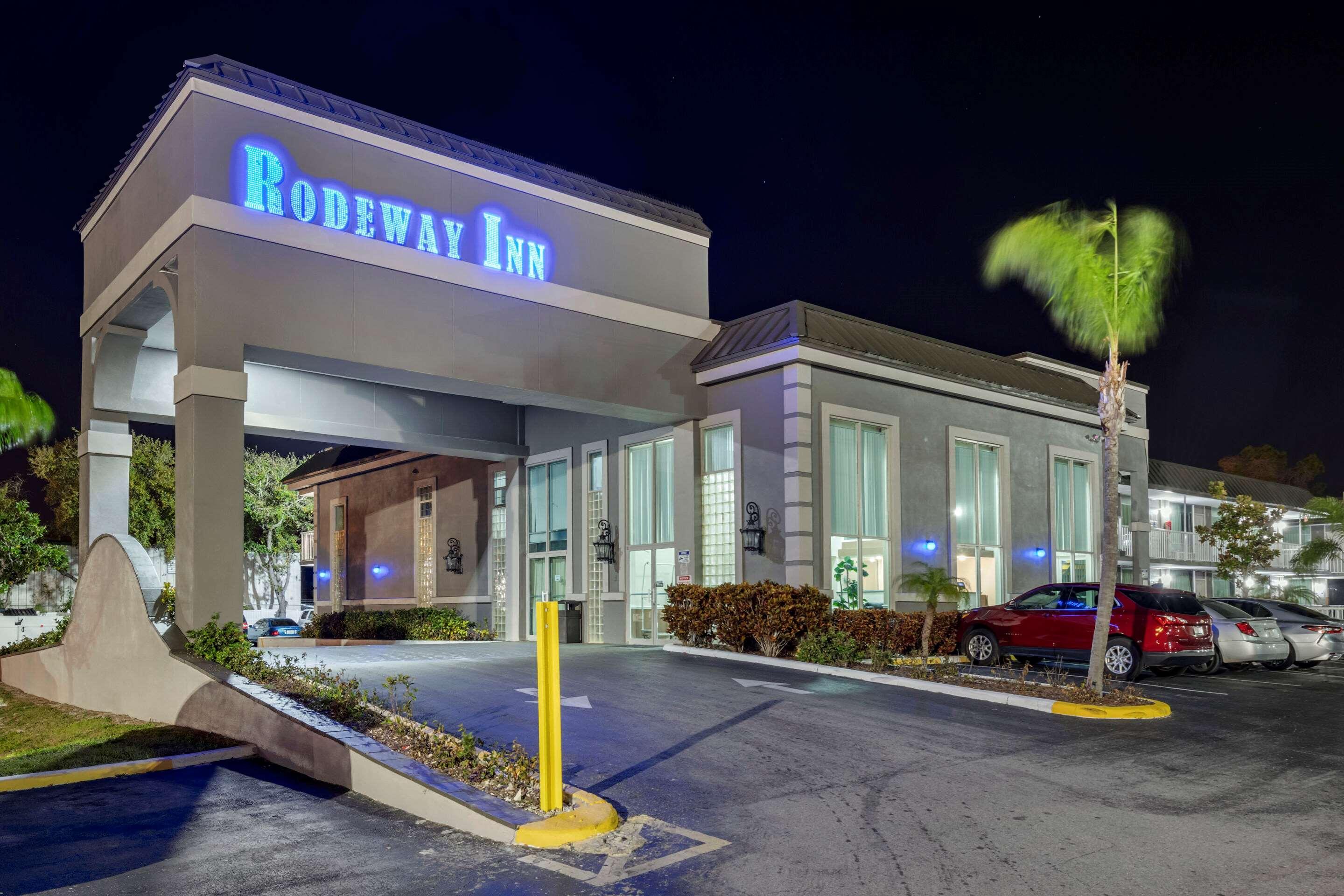 Rodeway Inn Ню Порт Ричи Екстериор снимка